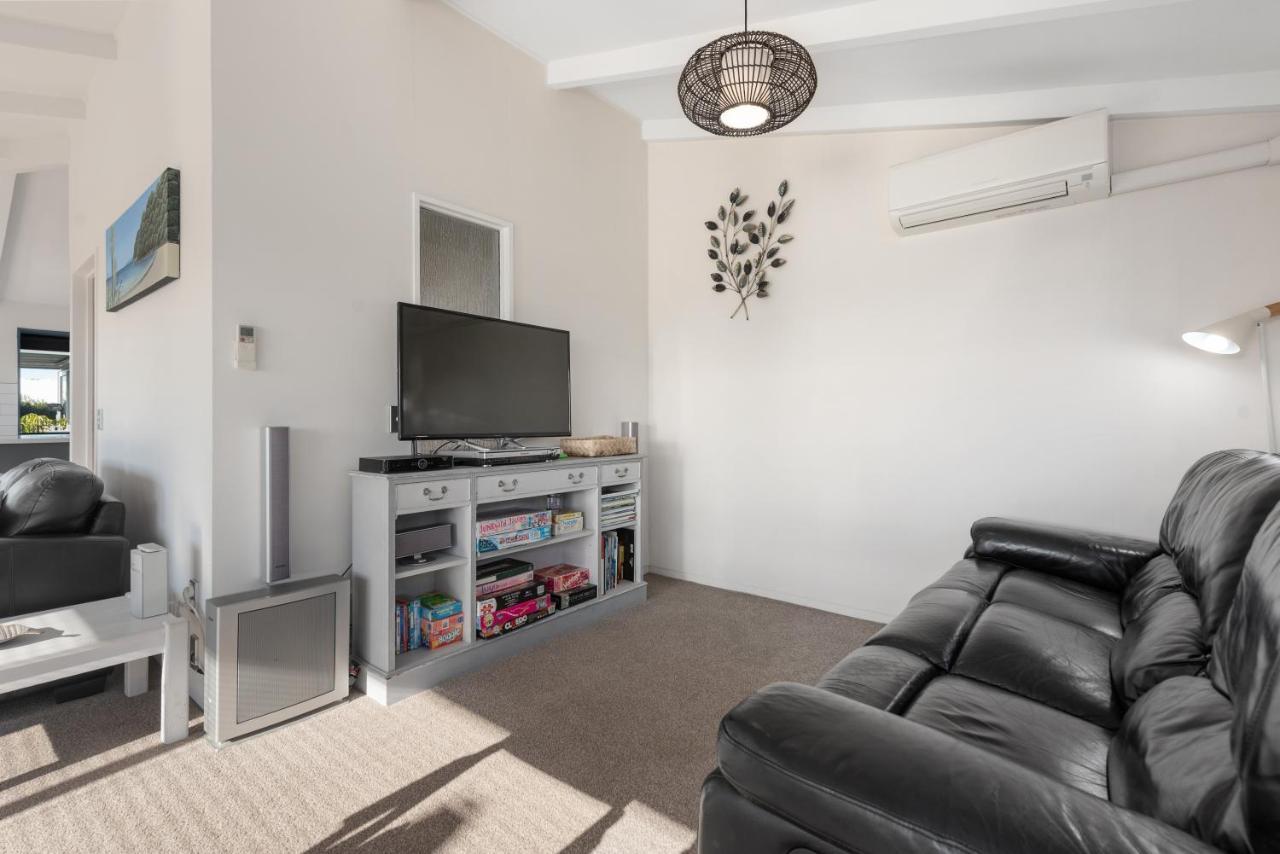 The Blue Beach House Mount Maunganui Exterior photo